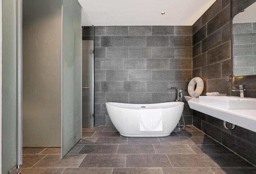 سوئیت با تخت بزرگ, J Bay Beachfront Boutique