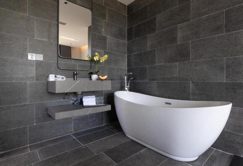 اتاق لوکس با بالکن و چشمانداز دریا, J Bay Beachfront Boutique