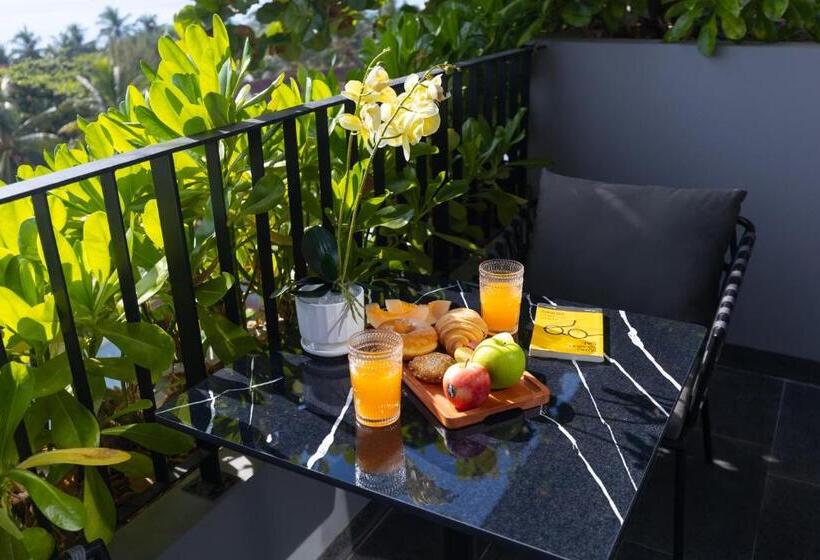 اتاق لوکس با بالکن و چشمانداز دریا, J Bay Beachfront Boutique