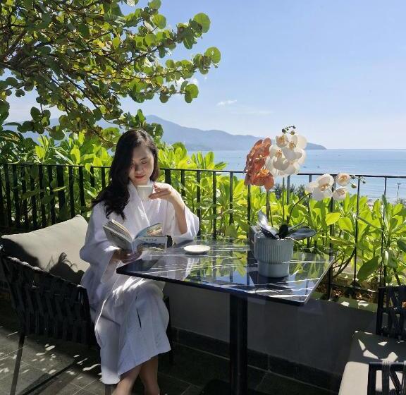 اتاق لوکس با بالکن و چشمانداز دریا, J Bay Beachfront Boutique