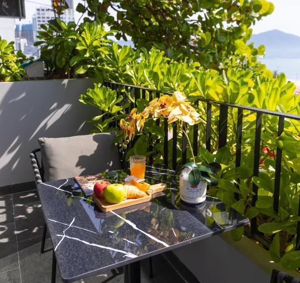 اتاق لوکس با بالکن و چشمانداز دریا, J Bay Beachfront Boutique