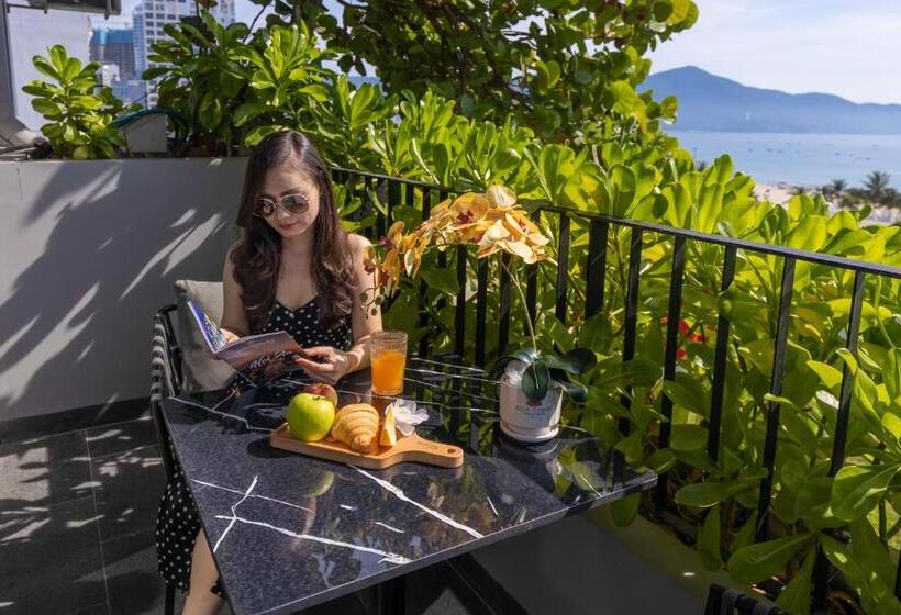 اتاق لوکس با بالکن و چشمانداز دریا, J Bay Beachfront Boutique