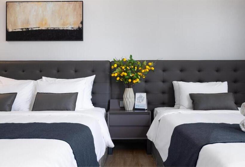 سوییت خانوادگی, J Bay Beachfront Boutique