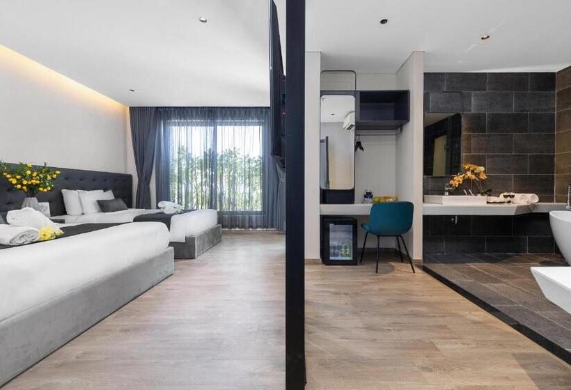 اتاق خانوادگی, J Bay Beachfront Boutique