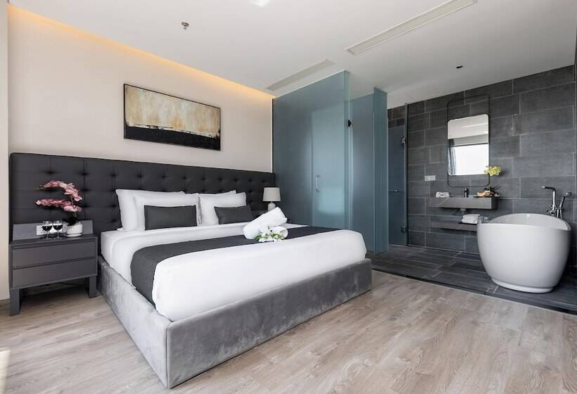 اتاق لوکس با بالکن و چشمانداز دریا, J Bay Beachfront Boutique