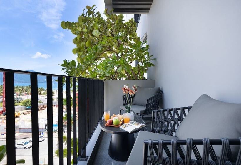 اتاق خانوادگی, J Bay Beachfront Boutique