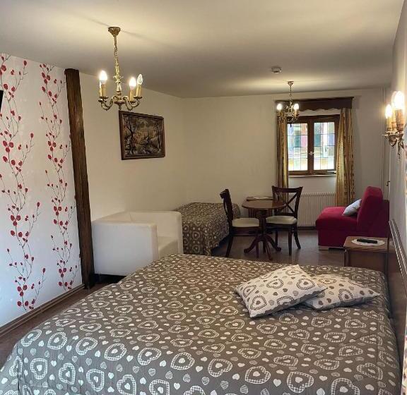 Номер Стандарт Трехместный, La Grange Du Pape   Annexe De L Hôtel La Ferme Du Pape