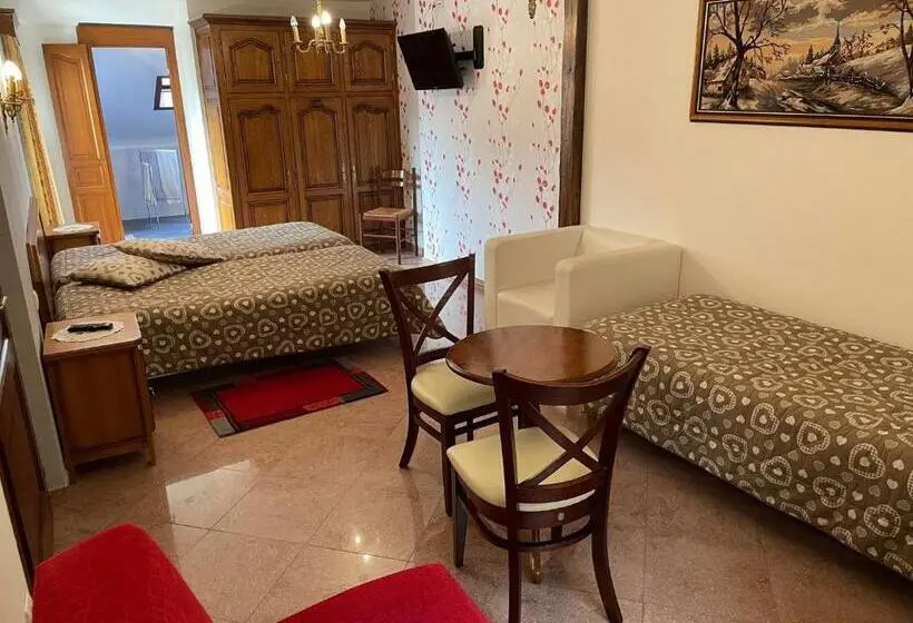 اتاق استاندارد سه نفره, La Grange Du Pape   Annexe De L Hôtel La Ferme Du Pape