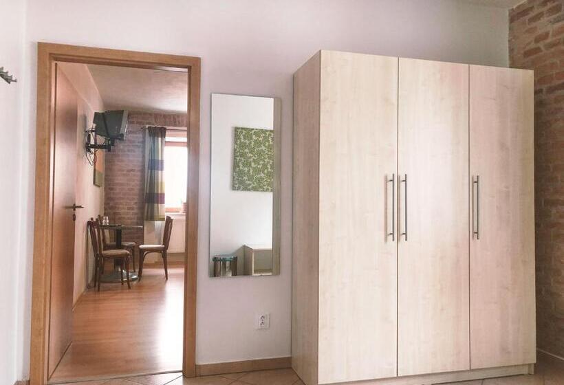 غرفة قياسية ثلاثية, Penzion Solnice