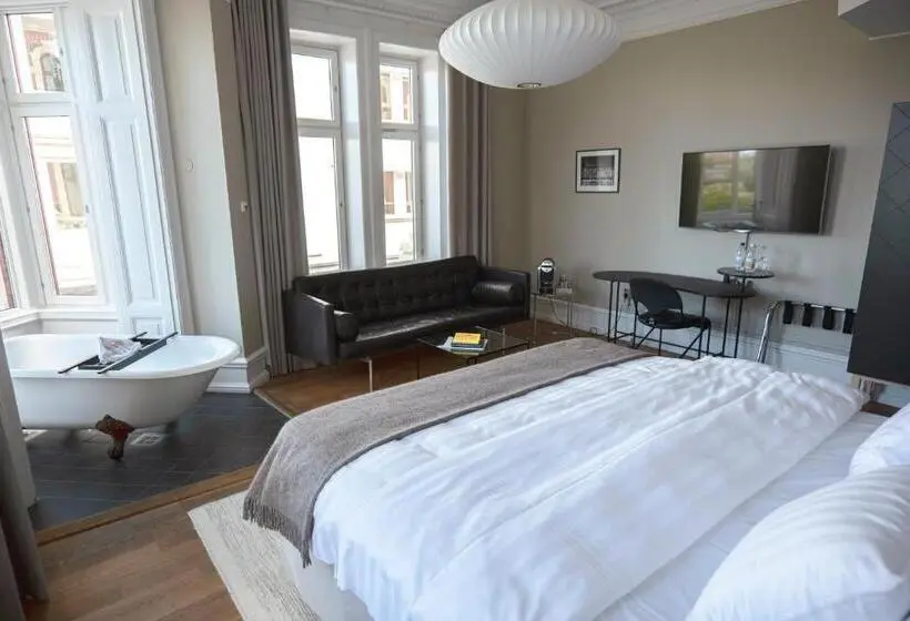 Suite Junior, Twentysix