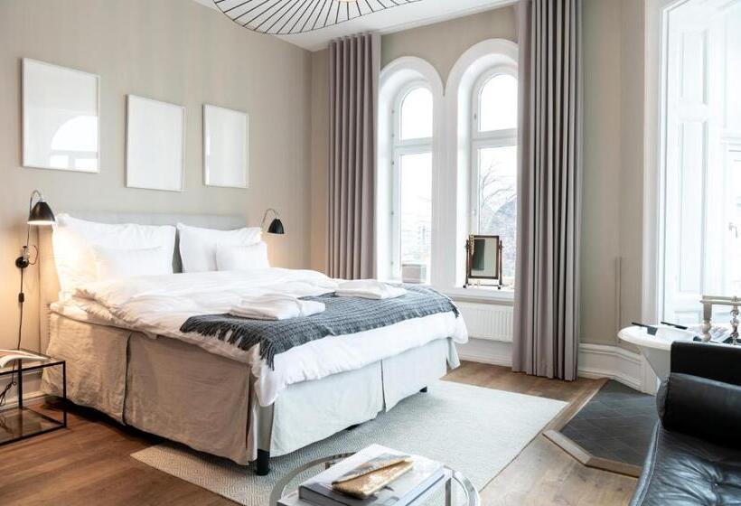 جناح جونيور, Twentysix