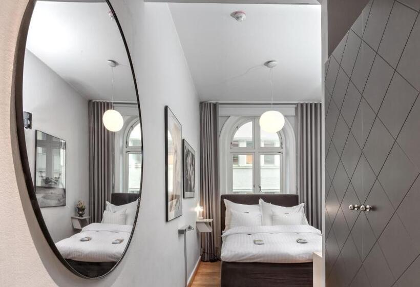 غرفة قياسية فردية, Twentysix