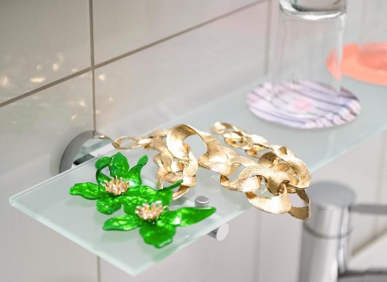 غرفة قياسية فردية, Twentysix