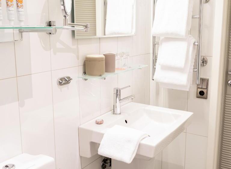 غرفة سوبيريور, Twentysix