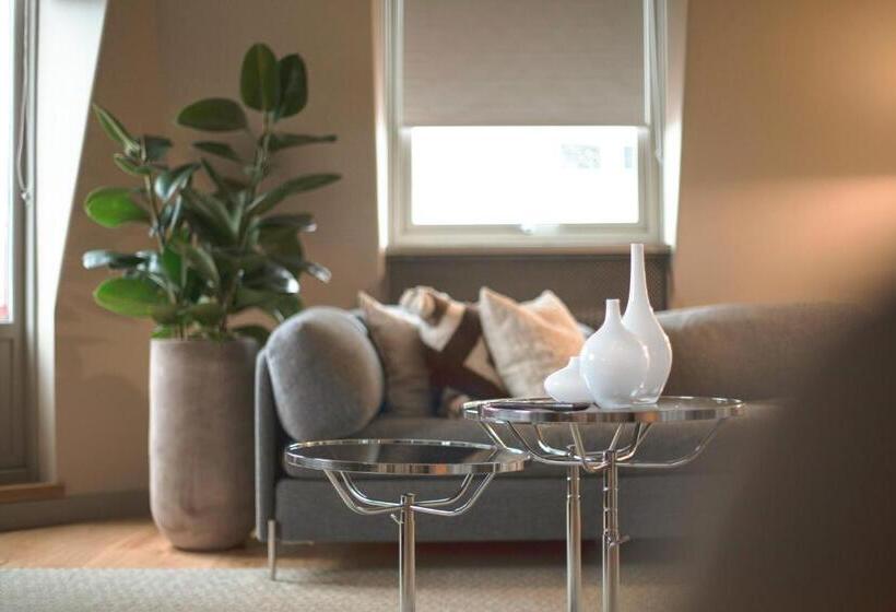 جناح رئاسى, Twentysix