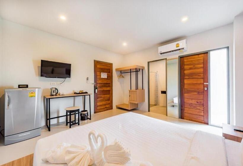 Номер Superior, Phuket Marine Poshtel   Sha Plus