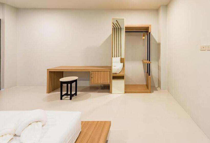 Pokój Deluxe Trzyosobowy, Phuket Marine Poshtel   Sha Plus