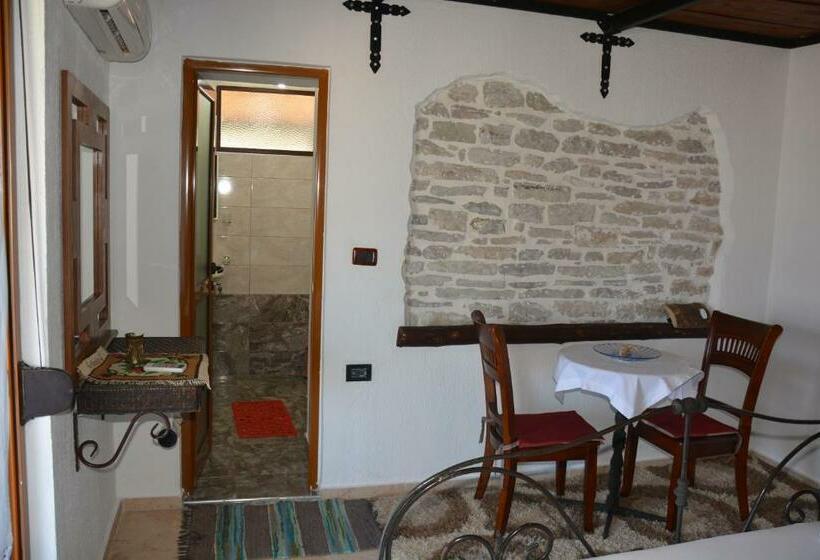 اتاق لوکس, Mele Guesthouse
