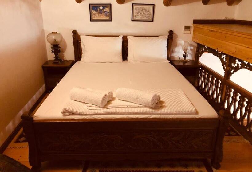 سوییت لوکس, Mele Guesthouse