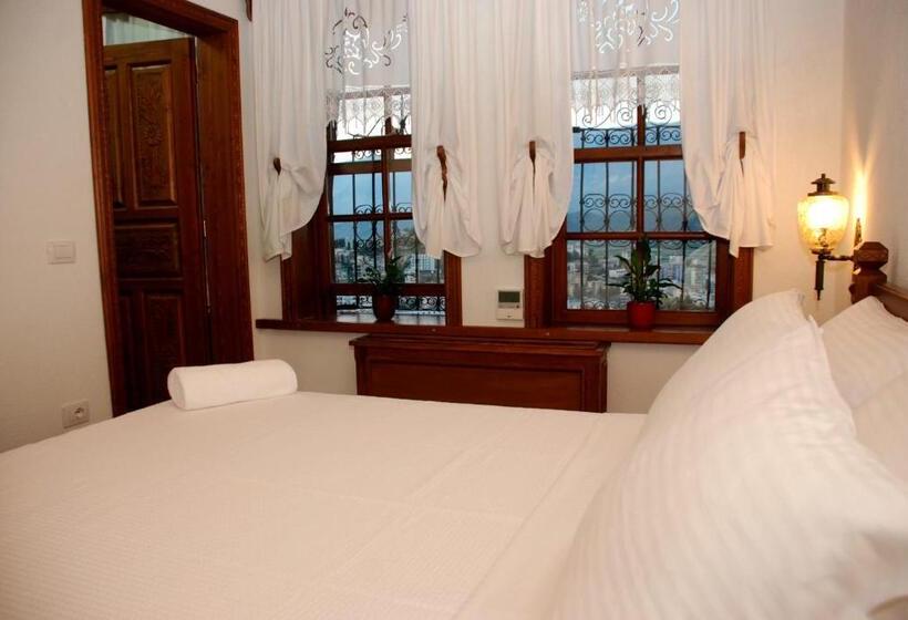 اتاق لوکس با تخت بزرگ, Mele Guesthouse