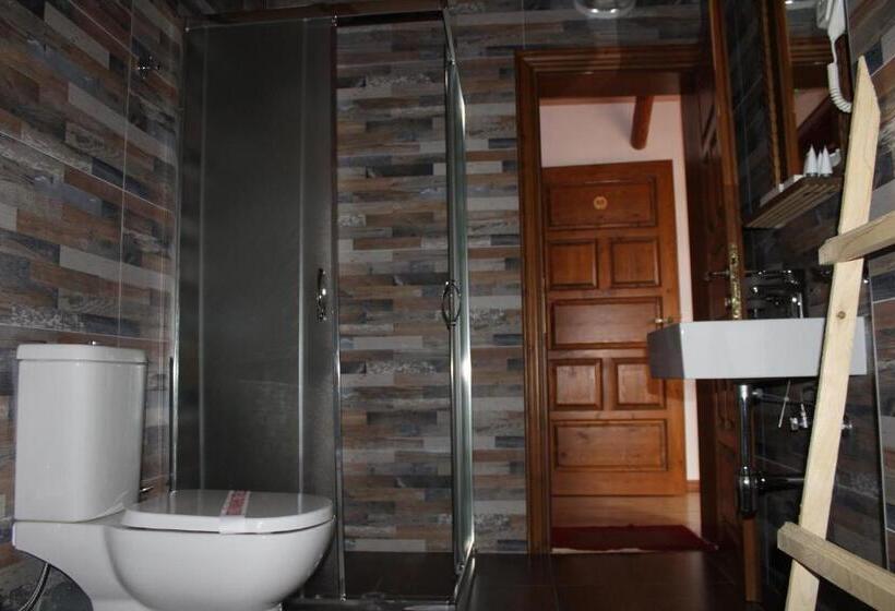 سوییت جونیور لوکس, Mele Guesthouse