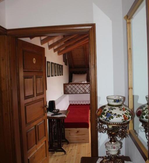 سوییت جونیور لوکس, Mele Guesthouse