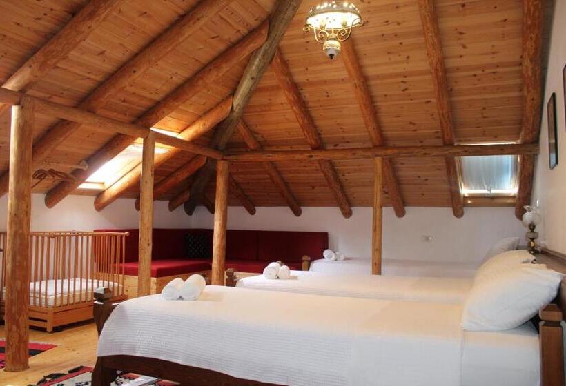 اتاق لوکس سه تخته, Mele Guesthouse