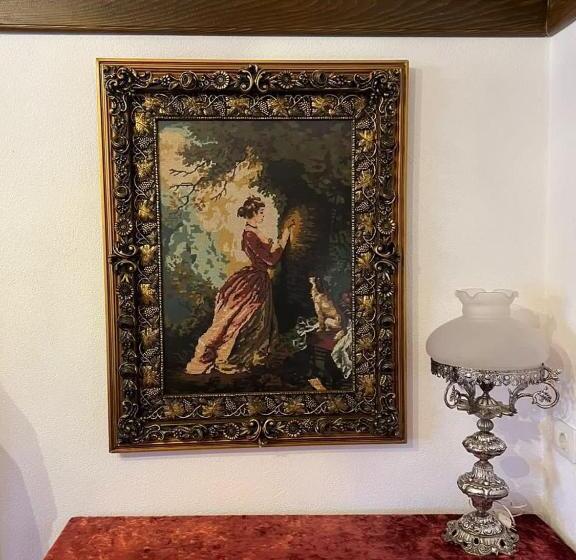 سوییت خانوادگی, Mele Guesthouse