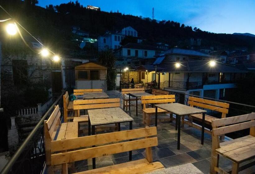 اتاق لوکس, Mele Guesthouse