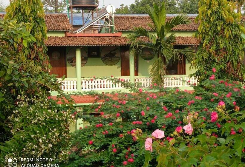 اتاق استاندارد با بالکن, Rhino Land, Sauraha