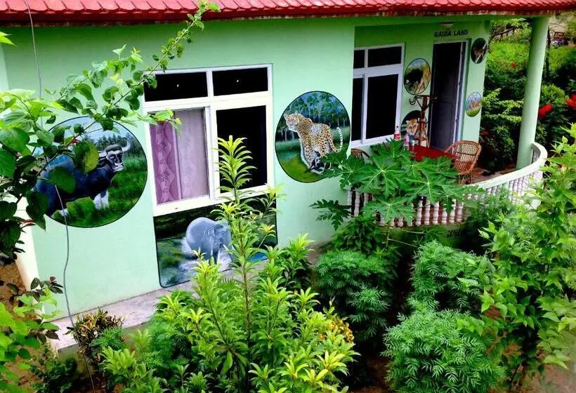 اتاق خانوادگی با چشم‌انداز باغ, Rhino Land Jungle Lodge