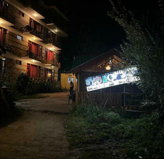 Deluxe Room Mountain View, Yolo Backpackers Max   Manali