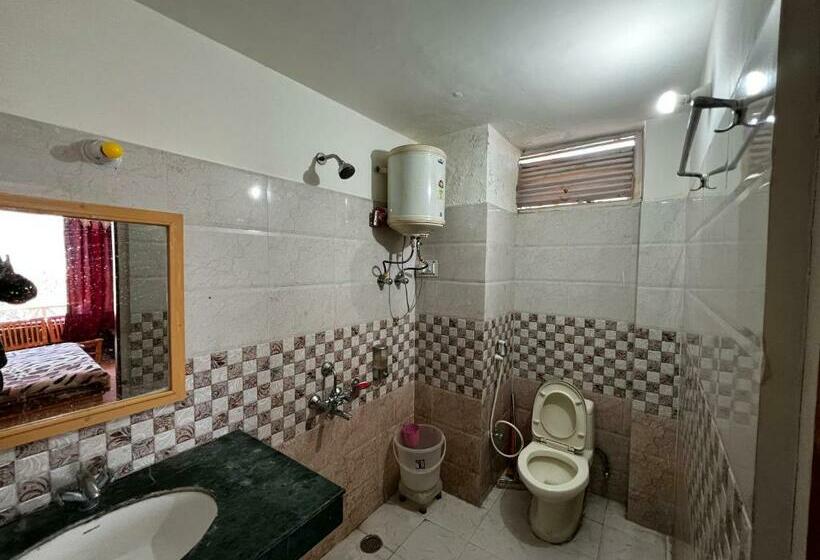 Deluxe Room Mountain View, Yolo Backpackers Max   Manali