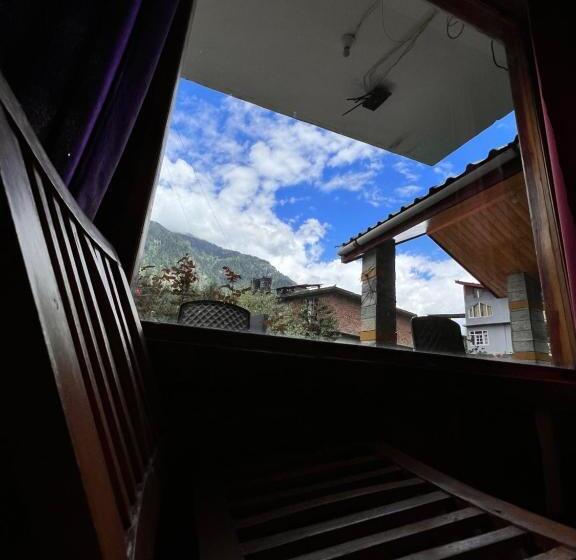اتاق لوکس با بالکن, Yolo Backpackers Max   Manali