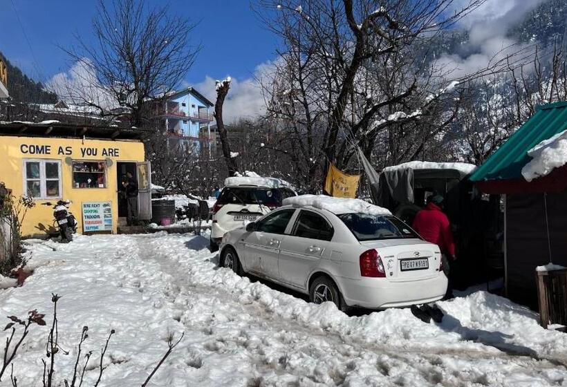 اتاق لوکس با بالکن, Yolo Backpackers Max   Manali