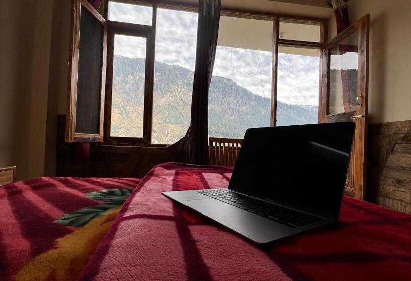 اتاق سوپریور با چشم‌انداز کوهستان, Yolo Backpackers Max   Manali