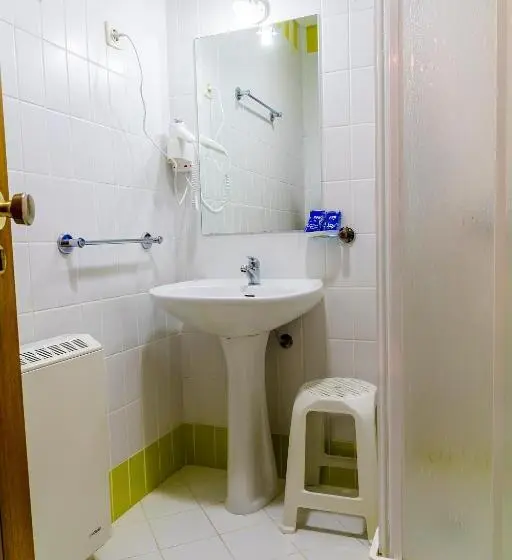 Perhehuone, Hostel Carvalho