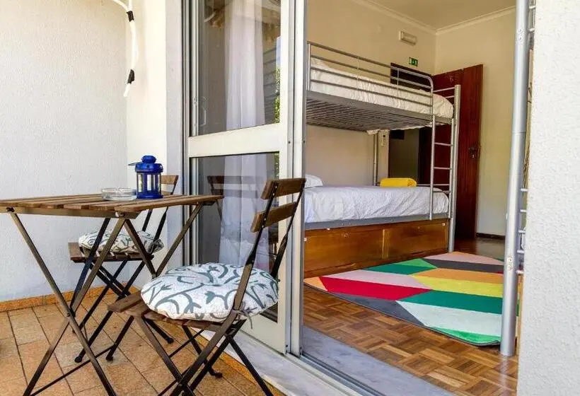 Standard Neljän Hengen Huone Parveke, Hostel Carvalho