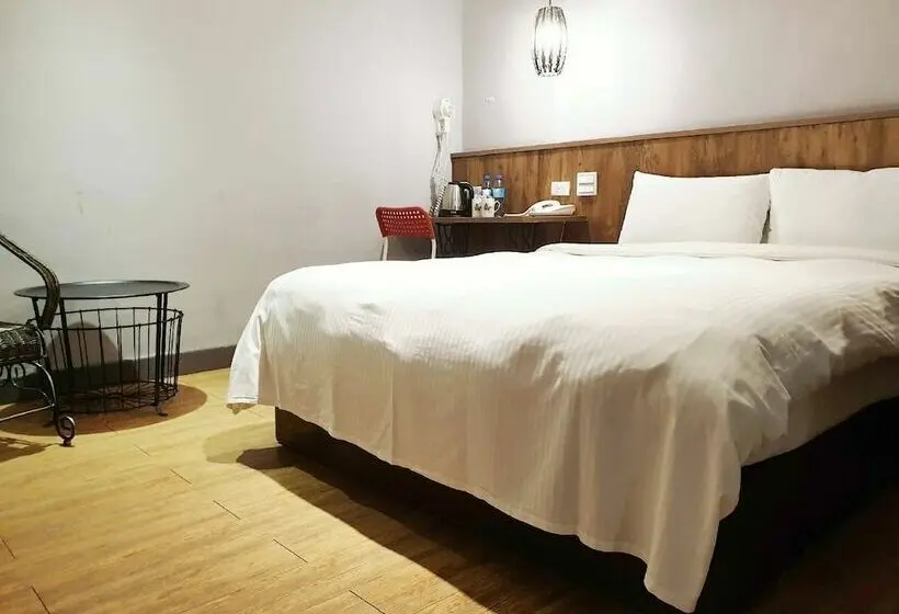 اتاق اکونومی, Artch Inn