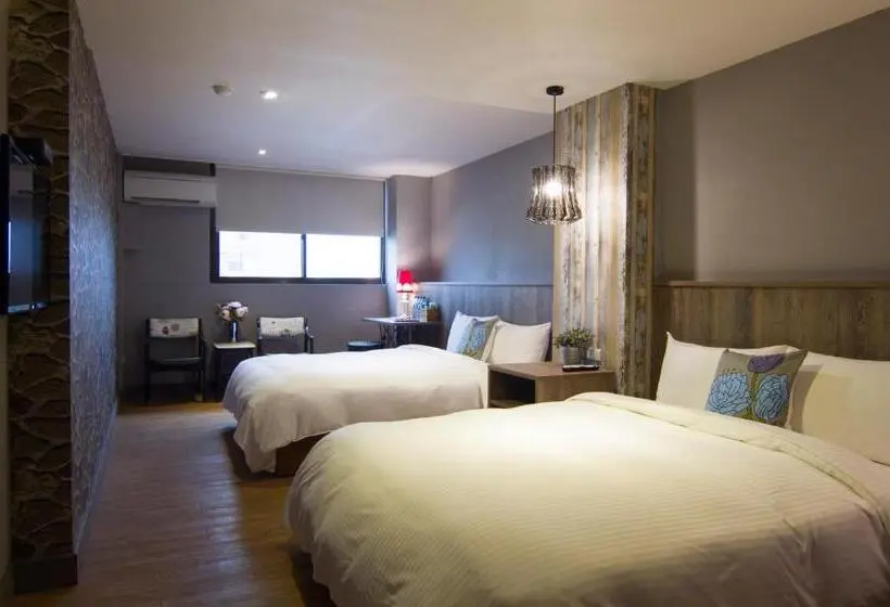 اتاق استاندارد چهار تخته, Artch Inn