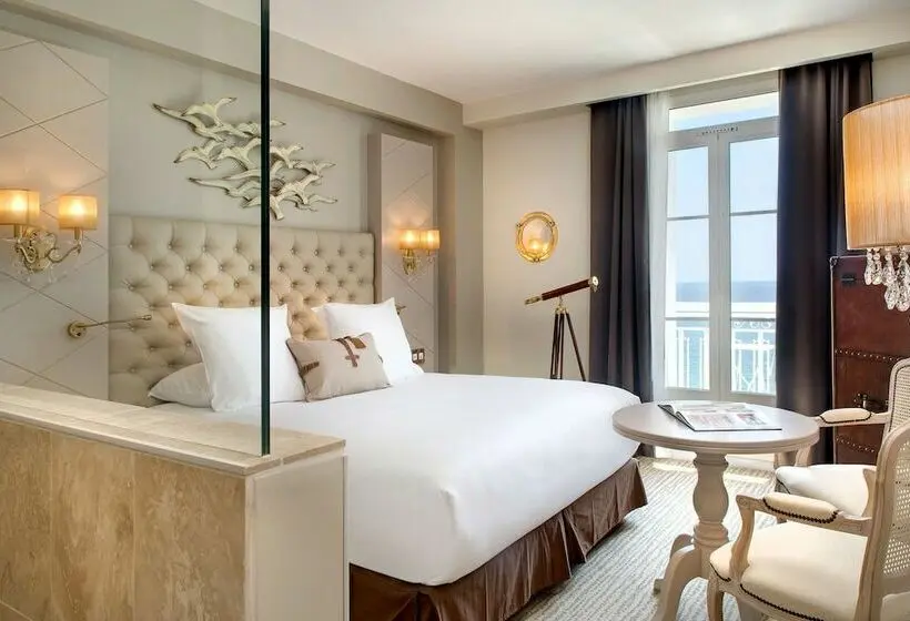 Deluxe-huone Merinäkymä, Grand Hotel Des Sablettes Plage, Curio Collection By Hilton