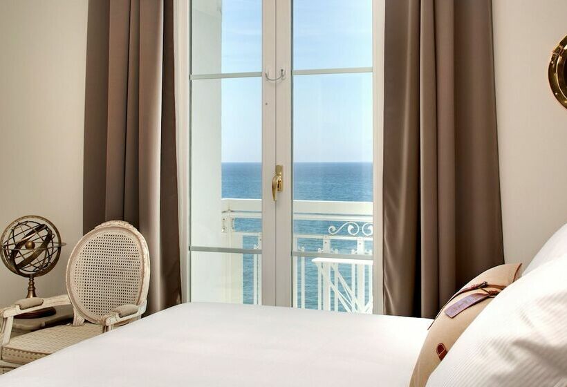 Номер Deluxe Вид на Море, Grand Hotel Des Sablettes Plage, Curio Collection By Hilton