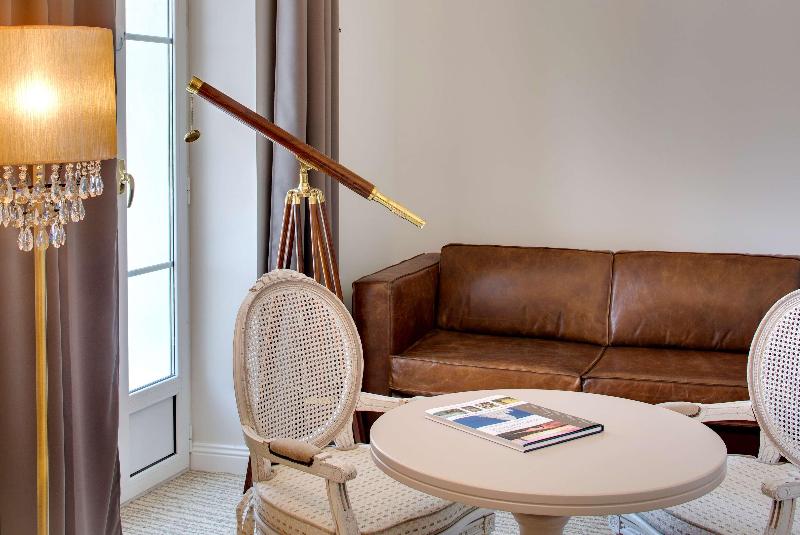 غرفة كلاسيكية, Grand Hotel Des Sablettes Plage, Curio Collection By Hilton