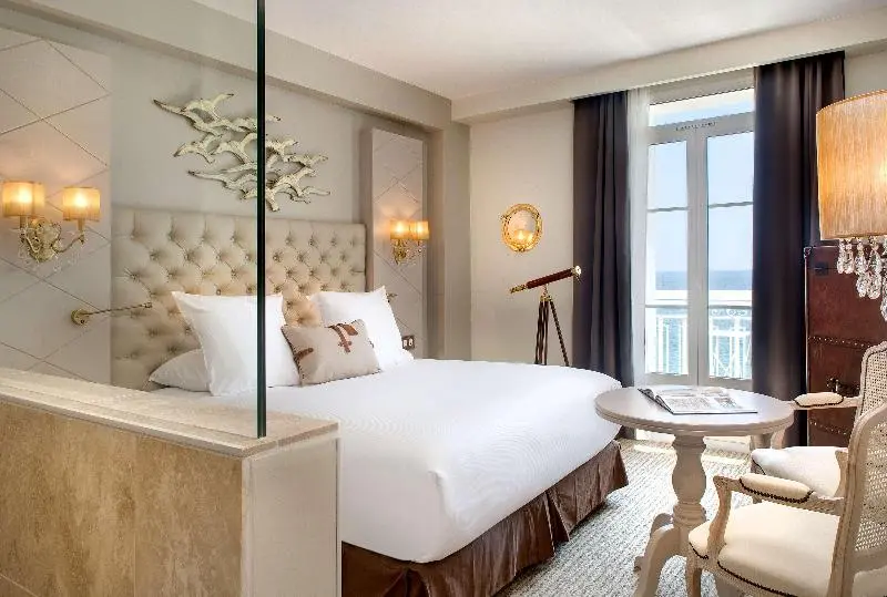 Deluxe-huone Merinäkymä, Grand Hotel Des Sablettes Plage, Curio Collection By Hilton