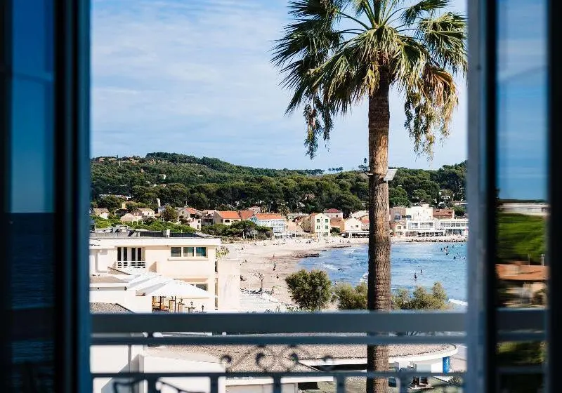 Deluxe-huone King-vuode, Grand Hotel Des Sablettes Plage, Curio Collection By Hilton