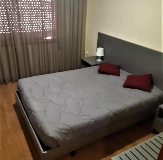 חדר משפחתי, Jorge V