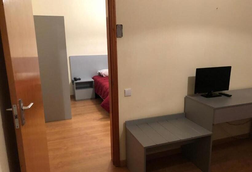 חדר משפחתי, Jorge V