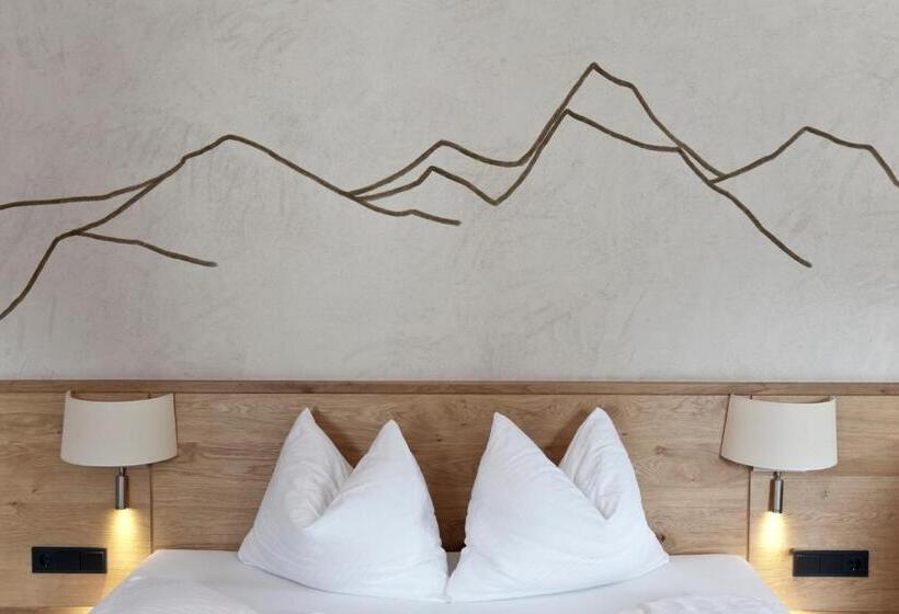 Номер Deluxe с Балконом, Mozart