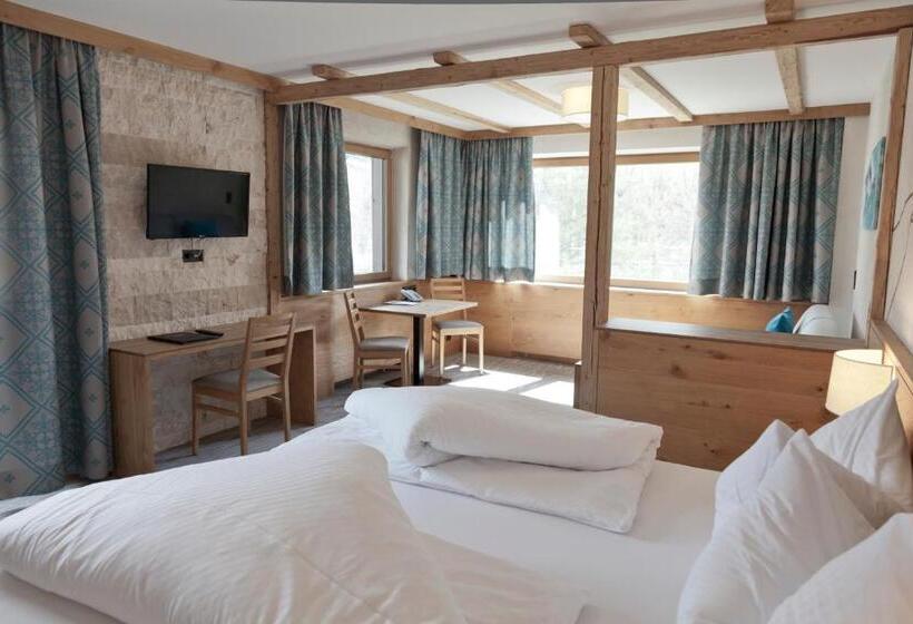 Номер Deluxe с Балконом, Mozart