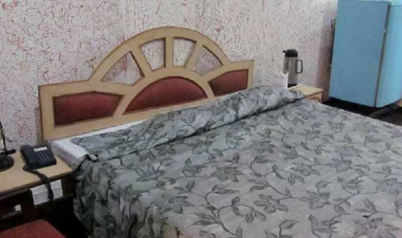 Cameră Deluxe, Saurab